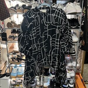 Black Abstract-Pattern Tunic Top